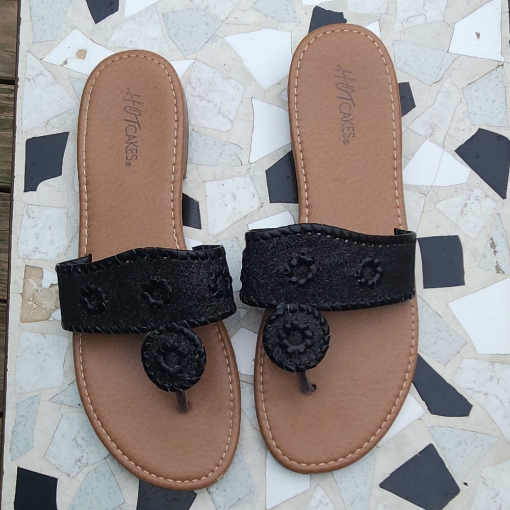 🌟 3 for $15 Deal! 🌟Hotcakes black tan flower sandals flip flops  10M